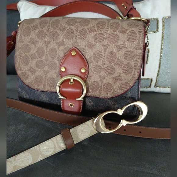 Coach-Elegant Gold and Tan Women's Belt - Picture 8 of 11